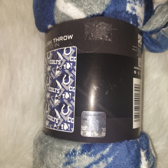 NFL Colts Plush Throw Blanket - Picture 5 of 5